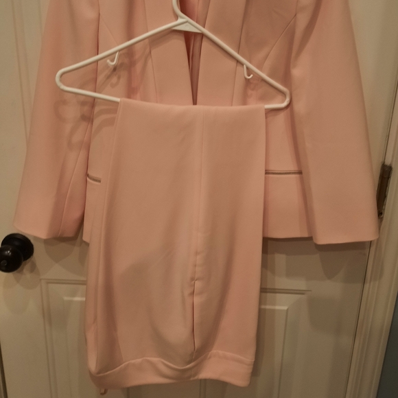 Pink suit, only wore once to son's wedding. - Picture 2 of 5